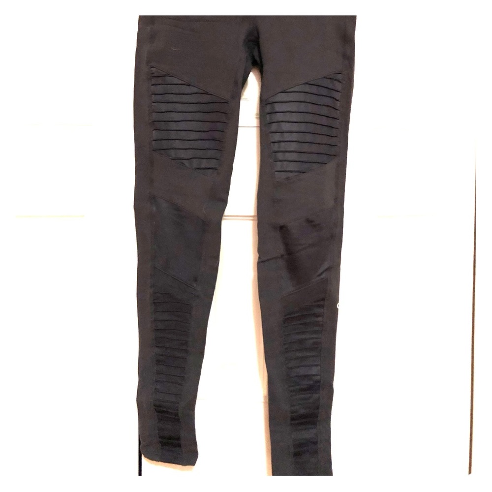 Alo Yoga Moto Leggings. Size small.